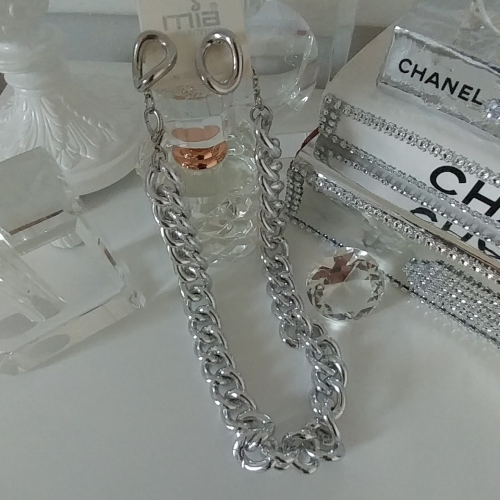 High quality Silver tone Link Necklace Set.